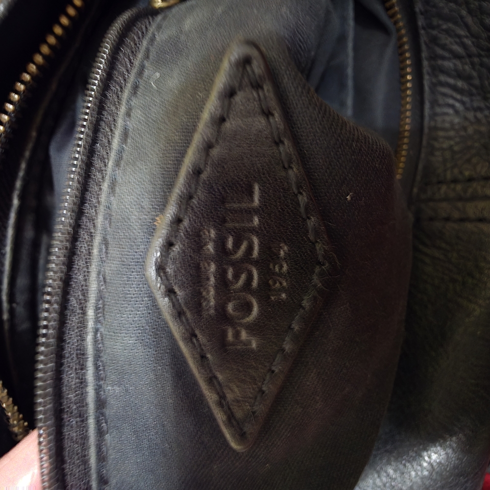 Elegant Black Leather Handbag - Picture 6 of 9